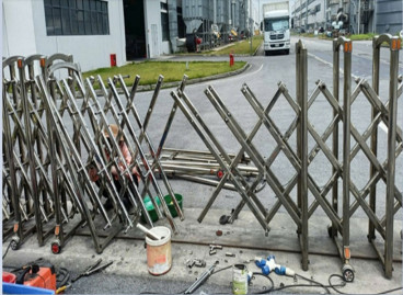 Tiết lộ sốc: Suýt mất mạng vì cổng xếp tự động kém chất lượng.